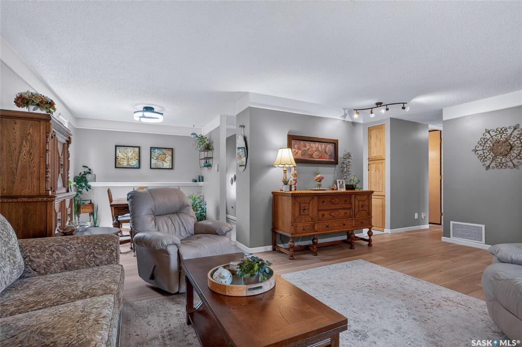 Fourth View of 814 Arlington Avenue, Greystone Heights, Saskatoon, Saskatchewan, S7H 2X4