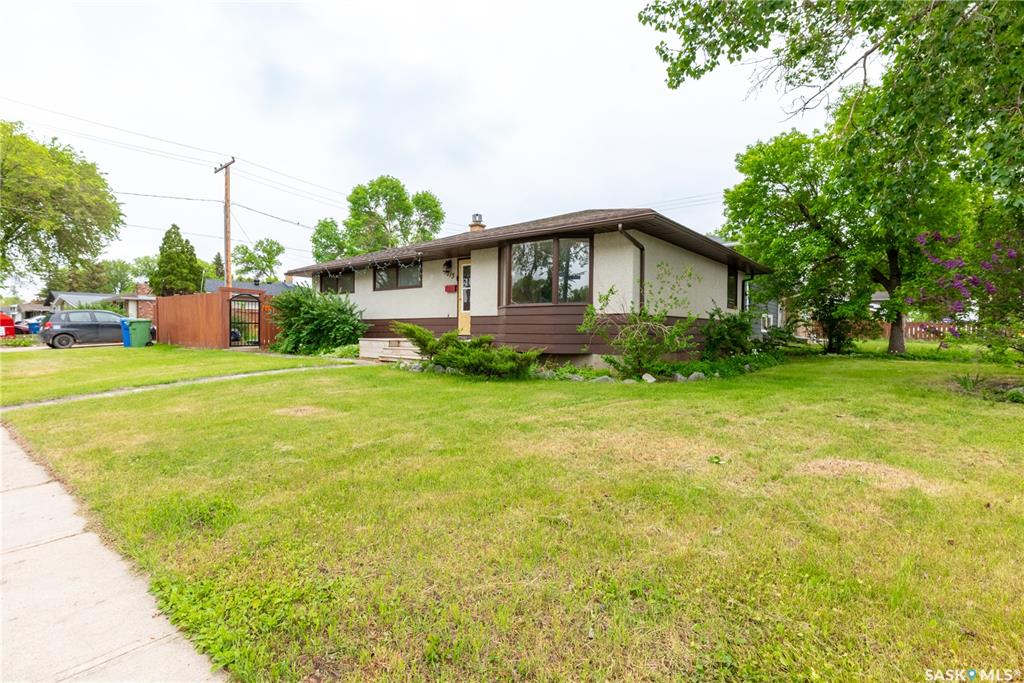 MLS® listing #SK038266 for sale located at 3815 Van Horne Avenue