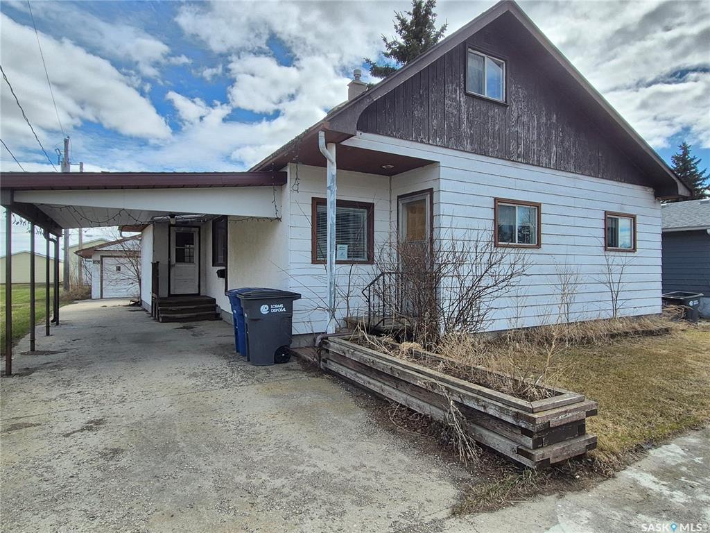 MLS® listing #SK038273 for sale located at 225 1st Avenue