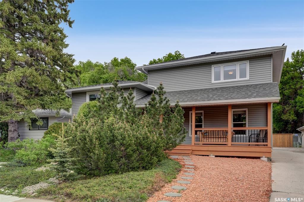 MLS® listing #SK038291 for sale located at 209 Douglas Avenue E
