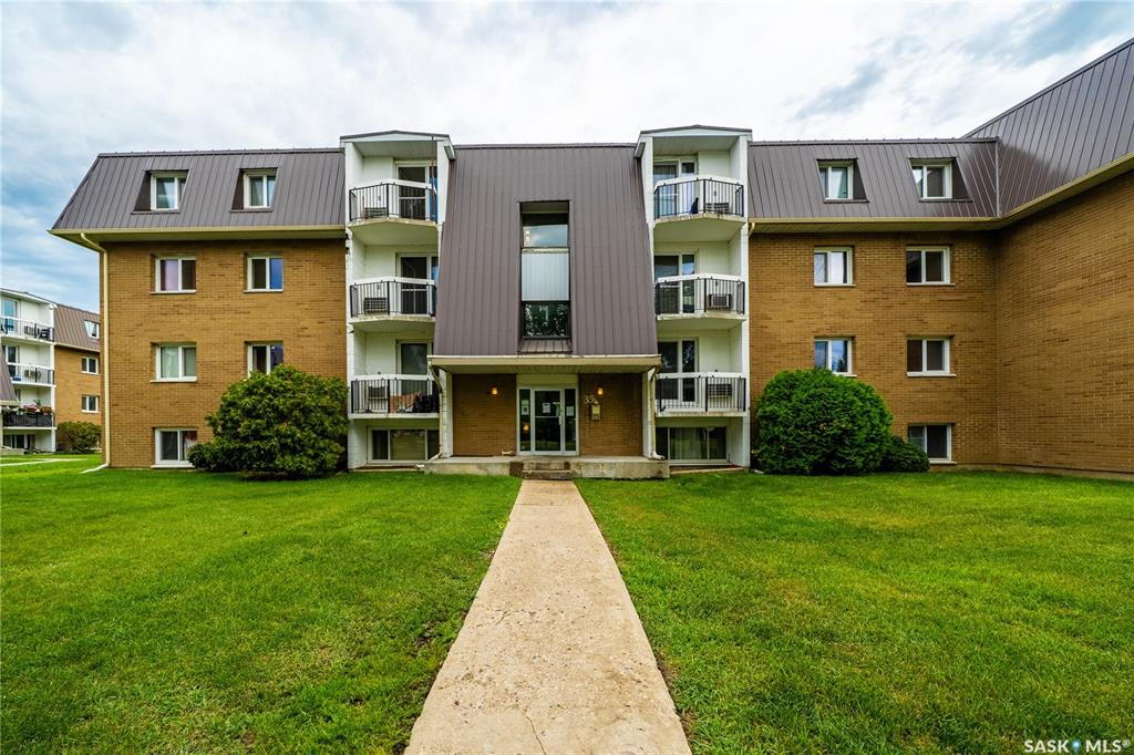 MLS® listing #SK038298 for sale located at 35 Centennial Street #11