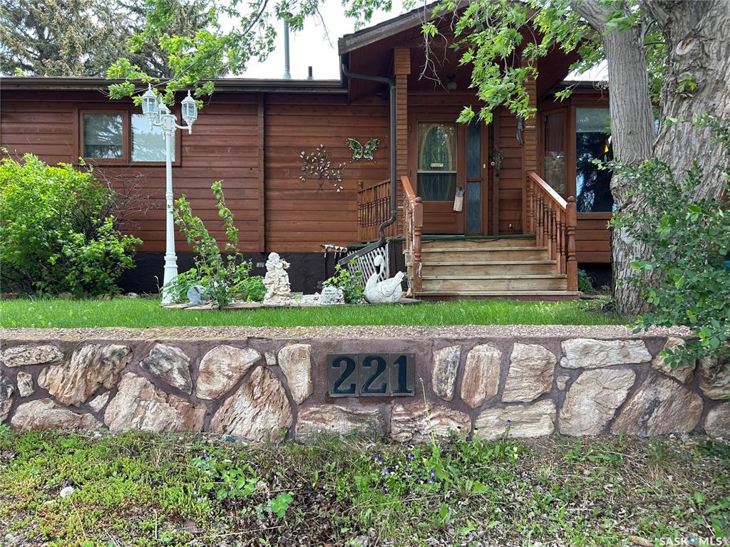 Second View of 221 1st Street W, Coronach, Saskatchewan, S0H 0Z0