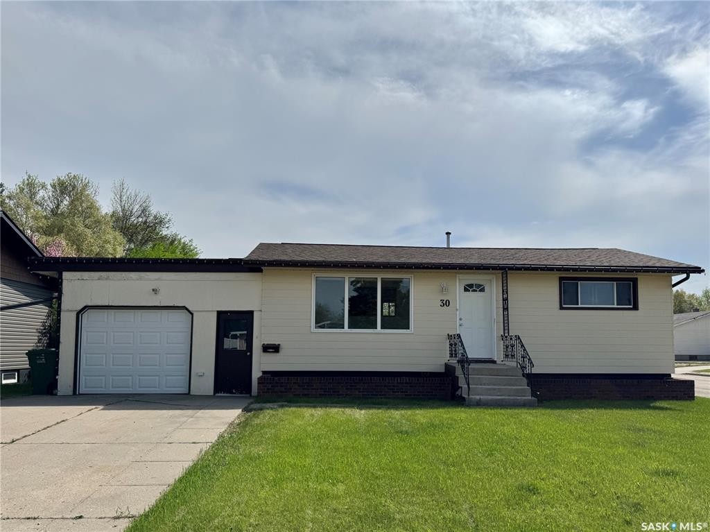 30 Crestwood Crescent, SK038408, Saskatchewan,