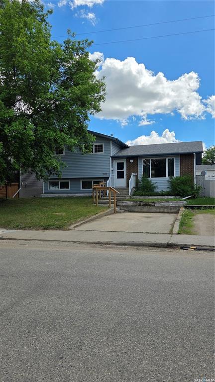 MLS® listing #SK038500 for sale located at 1107 Lillooet Street W