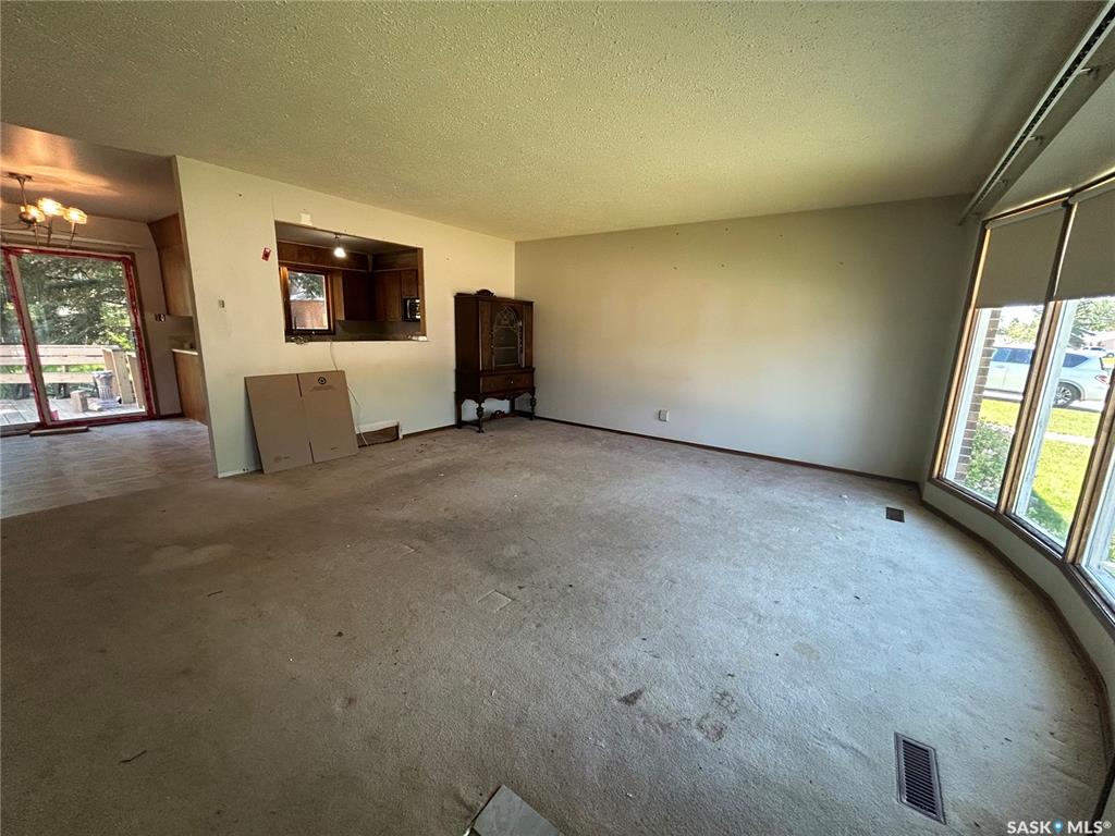 Fourth View of 1639 11 Th Avenue Nw, VLA/Sunningdale, Moose Jaw, Saskatchewan, S6H 6M5