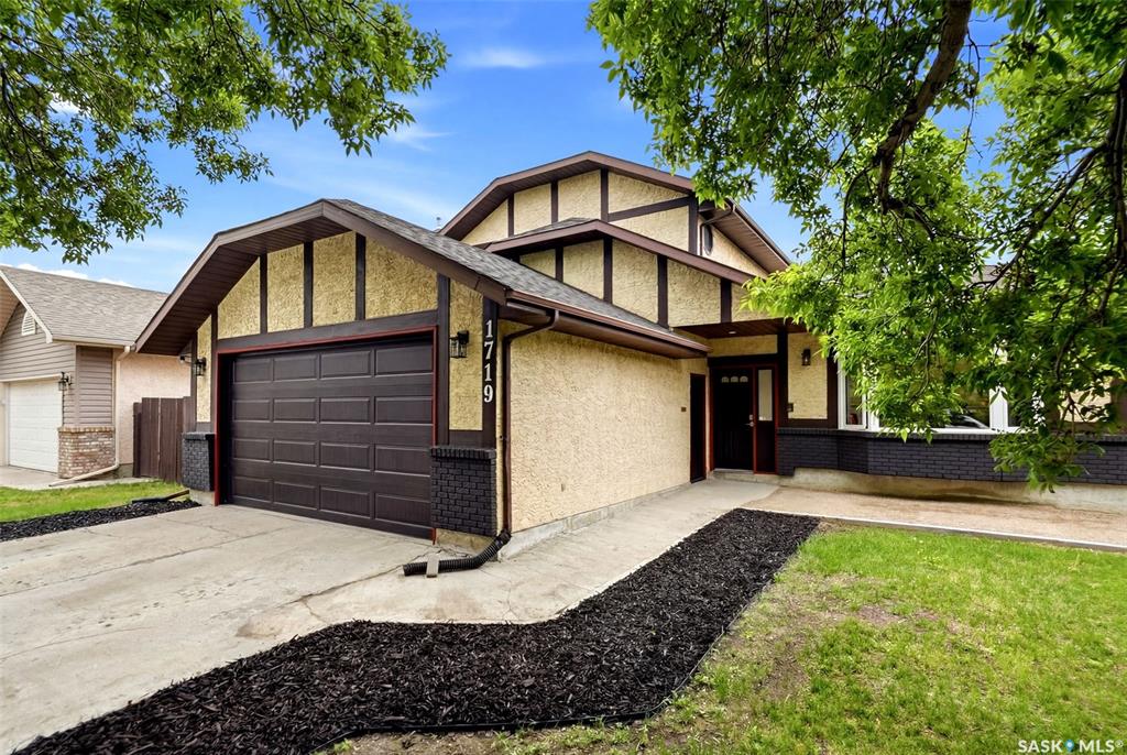 MLS® listing #SK038671 for sale located at 1719 Boyd Street E
