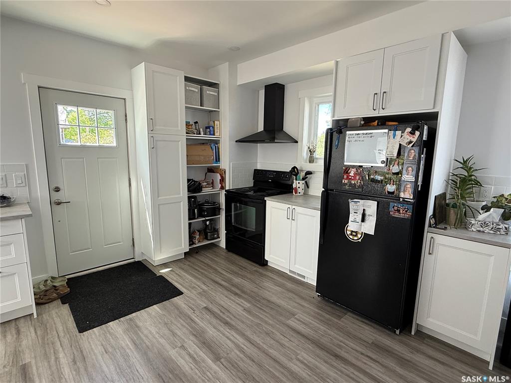 Fourth View of 301 3rd Street S, Weyburn, Saskatchewan, S4H 2C5