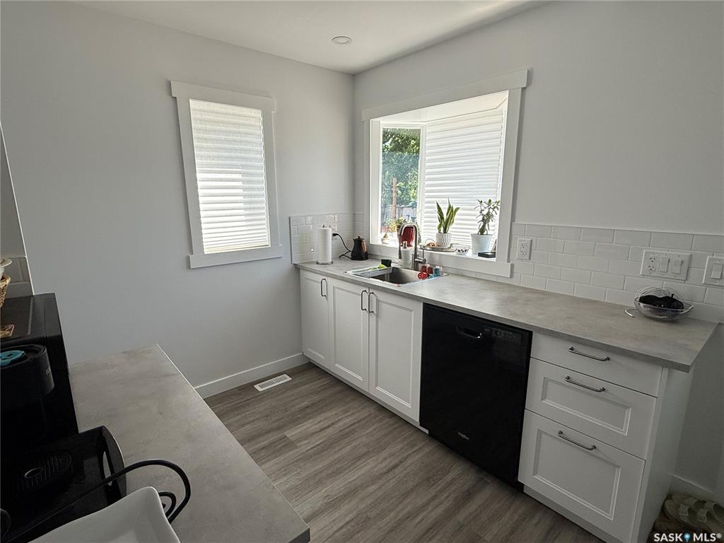 Fifth View of 301 3rd Street S, Weyburn, Saskatchewan, S4H 2C5