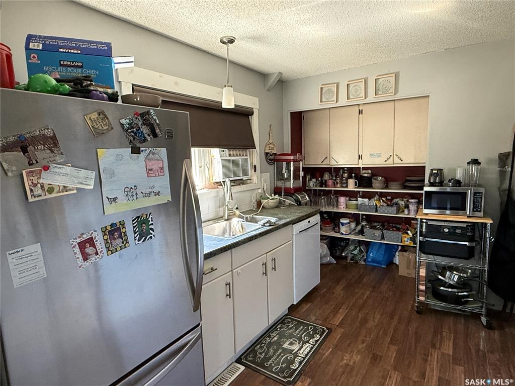 Third View of 103 4th Avenue Se, Weyburn, Saskatchewan, S4H 1X7