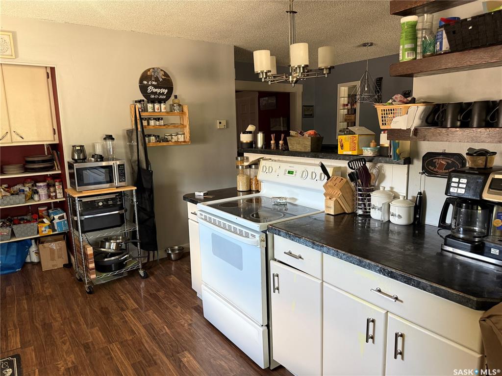 Fourth View of 103 4th Avenue Se, Weyburn, Saskatchewan, S4H 1X7