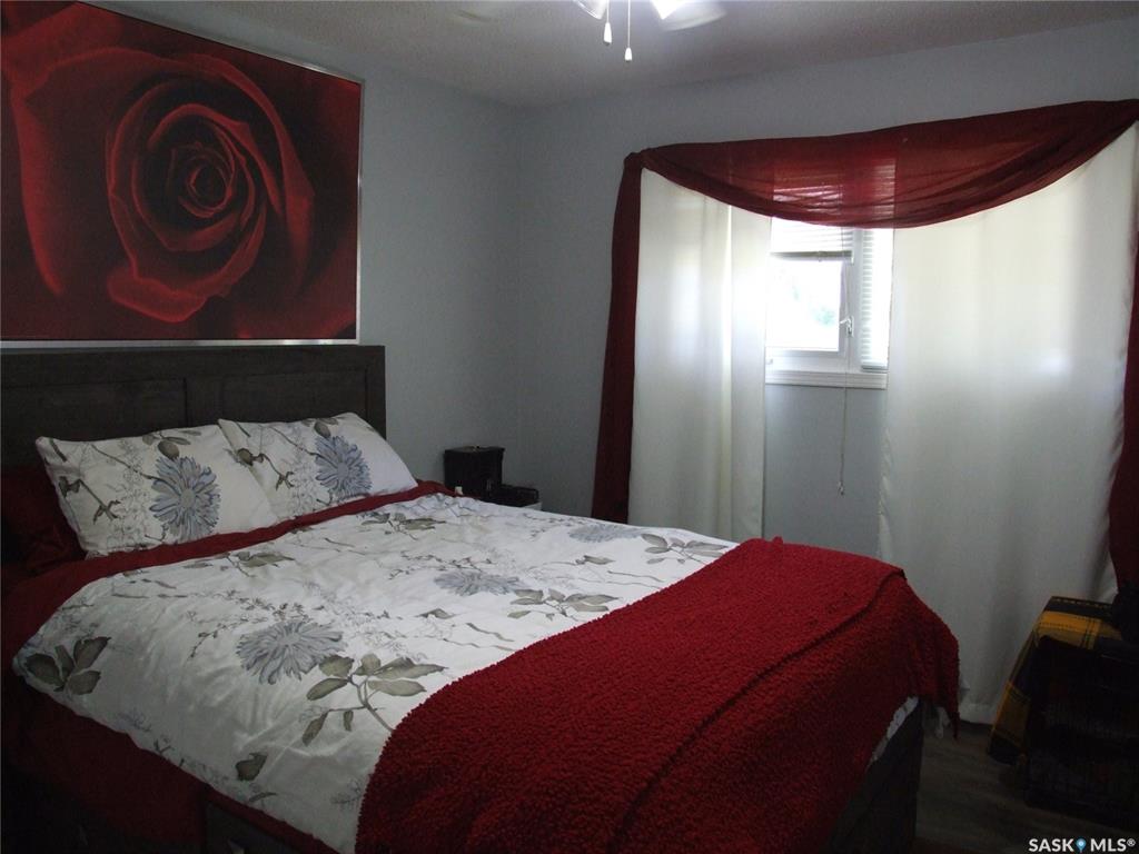 Fourth View of 114 3rd Street E, Leader, Saskatchewan, S0N 1H0