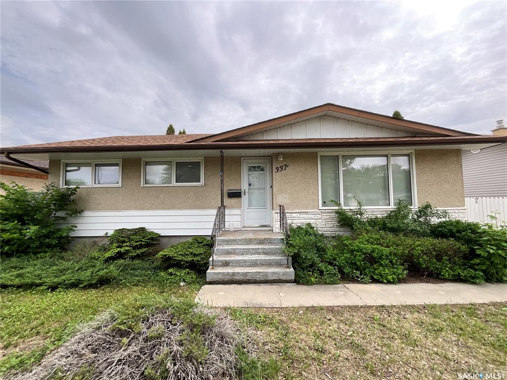 MLS® listing #SK039094 for sale located at 337 Mcintosh Street N