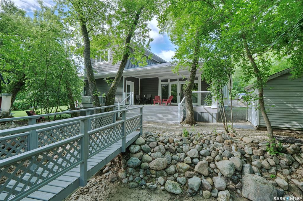 MLS® listing #SK039295 for sale located at 662 Valley Drive