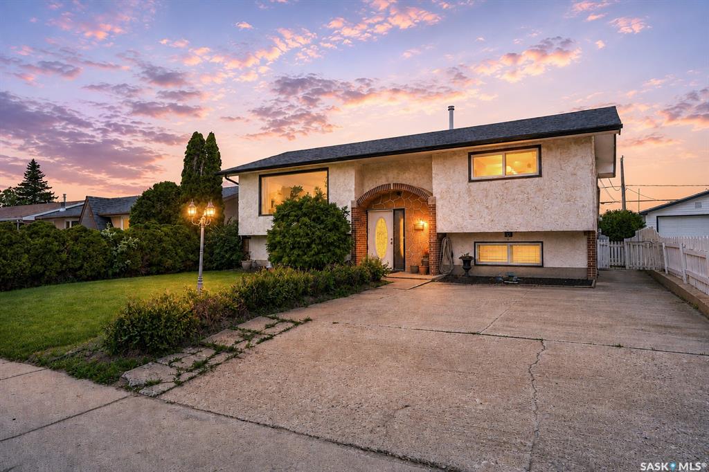 MLS® listing #SK039373 for sale located at 1319 Stadacona Street W