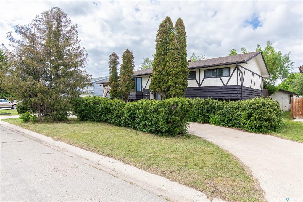 Third View of 1426 Spadina Street, Westmount/Elsom, Moose Jaw, Saskatchewan, S6H 7C9