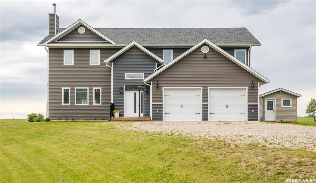 Highway 2 South Acreage, SK039746, Saskatchewan,