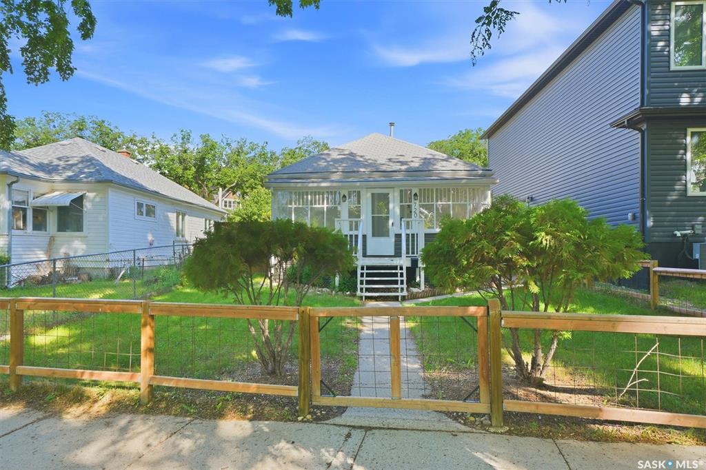 Second View of 720 Walmer Road, Caswell Hill, Saskatoon, Saskatchewan, S7L 0E4