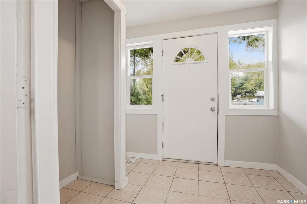 Third View of 211 N Avenue S, Pleasant Hill, Saskatoon, Saskatchewan, S7M 2N1