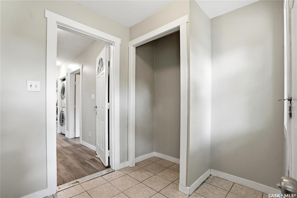 Fourth View of 211 N Avenue S, Pleasant Hill, Saskatoon, Saskatchewan, S7M 2N1