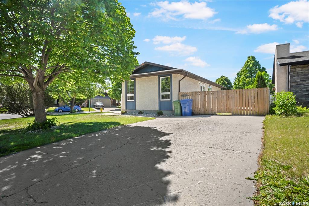 Third View of 3331 Parkland Drive E, Wood Meadows, Regina, Saskatchewan, S4V 1V7