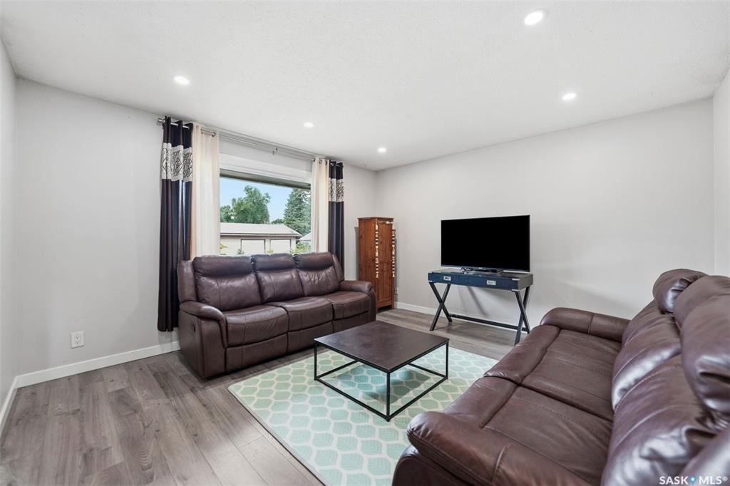 Fourth View of 2638 Eastview, Eastview SA, Saskatoon, Saskatchewan, S7J 3G8
