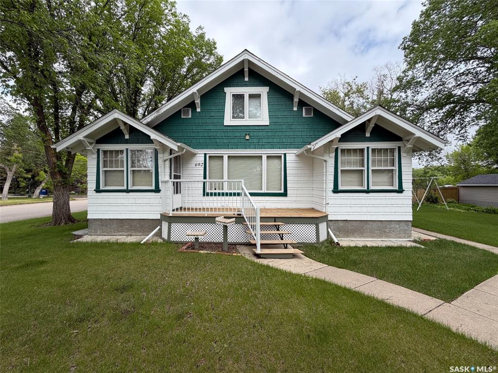 Second View of 692 2nd Street E, Shaunavon, Saskatchewan, S0N 2M0