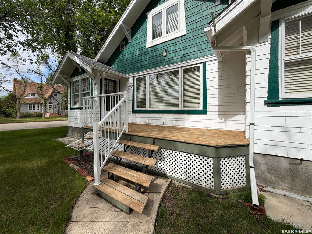 Third View of 692 2nd Street E, Shaunavon, Saskatchewan, S0N 2M0