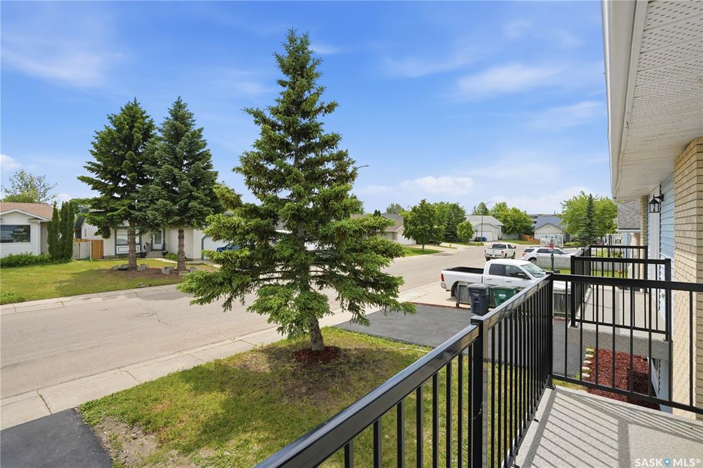 Third View of 116 114 Hall Crescent, Westview Heights, Saskatoon, Saskatchewan, S7L 7G6