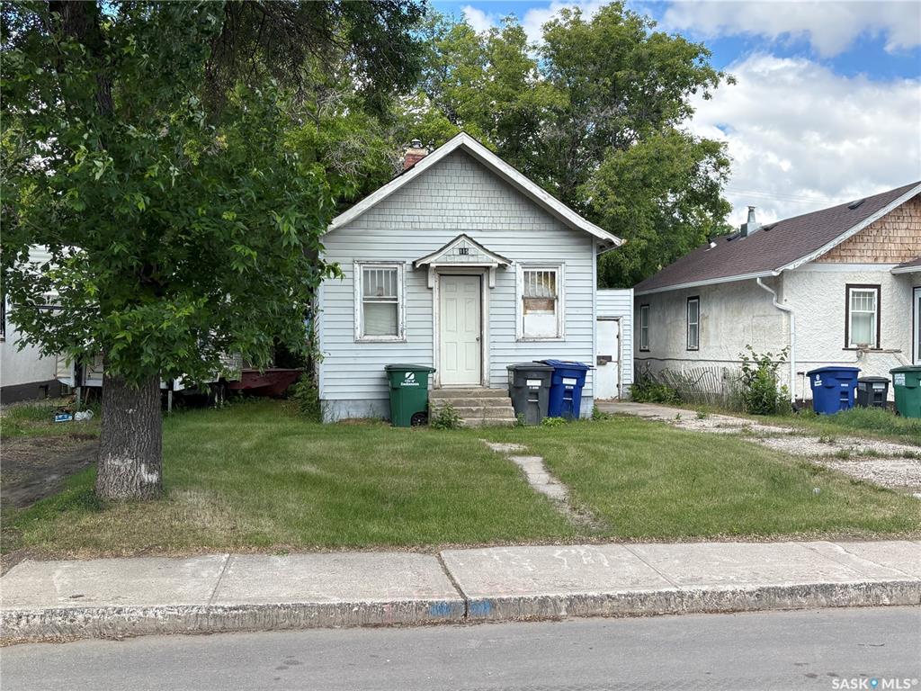 MLS® listing #SK039990 for sale located at 115 L Avenue S