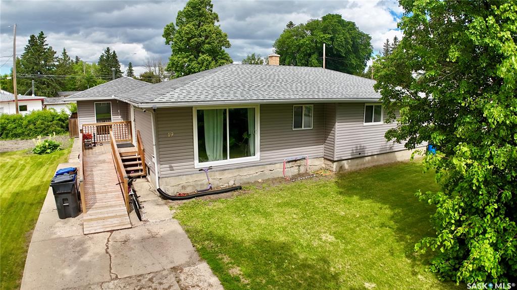 19 Logan Crescent W, SK040042, Saskatchewan,