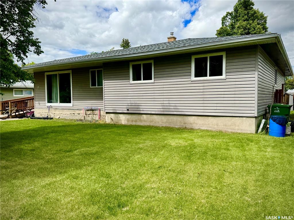 Second View of 19 Logan Crescent W, Yorkton, Saskatchewan, S3N 0W1