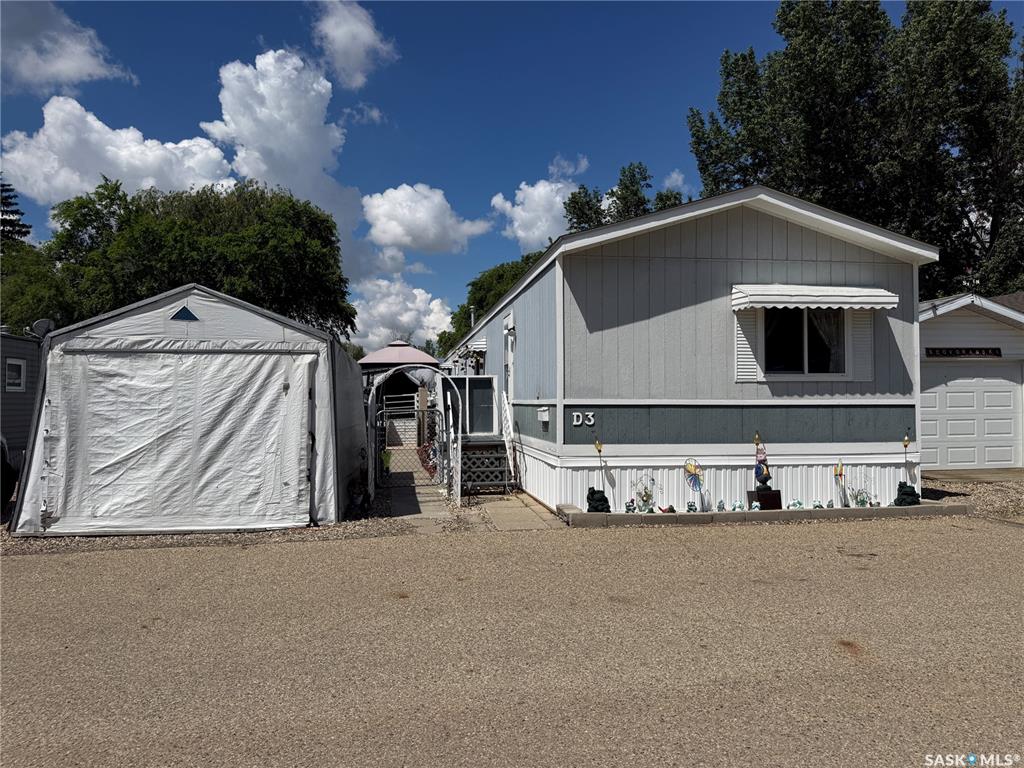 Third View of 1455 9th Avenue Ne #D3, Hillcrest MJ, Moose Jaw, Saskatchewan, S6J 1C6