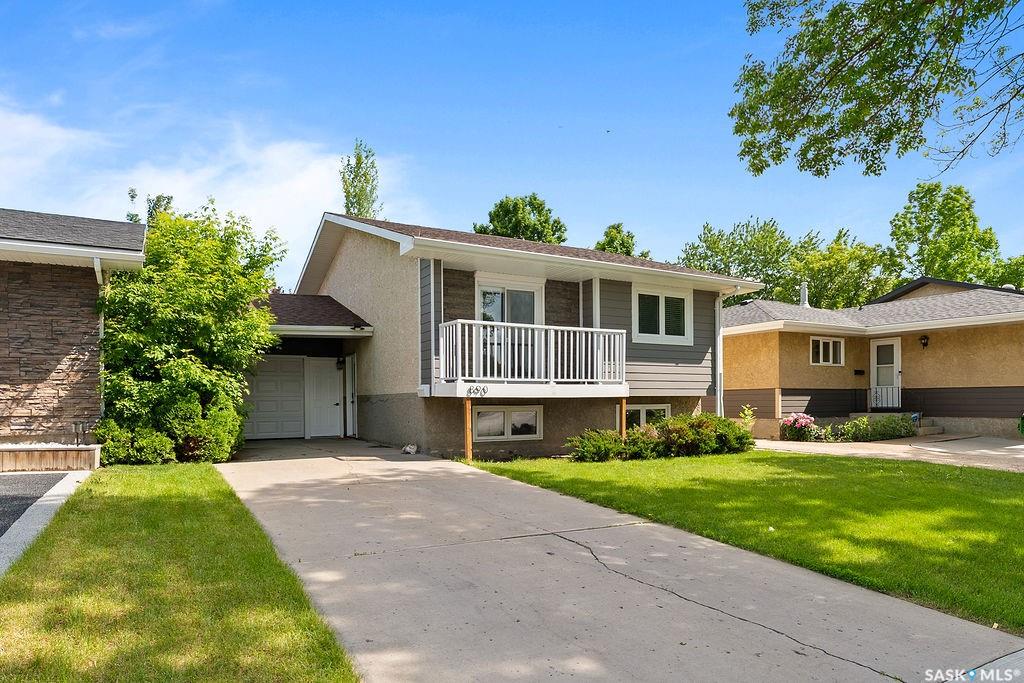 890 Samuels Crescent N, SK040071, Saskatchewan,