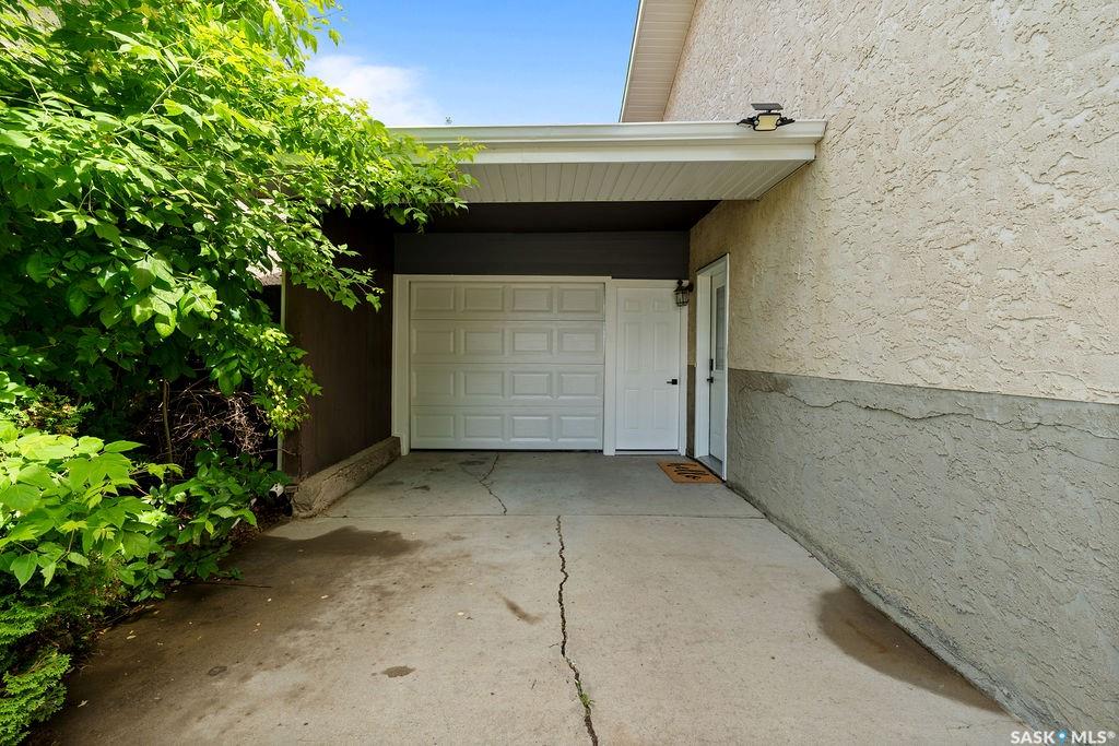 Fourth View of 890 Samuels Crescent N, McCarthy Park, Regina, Saskatchewan, S4X 2L5