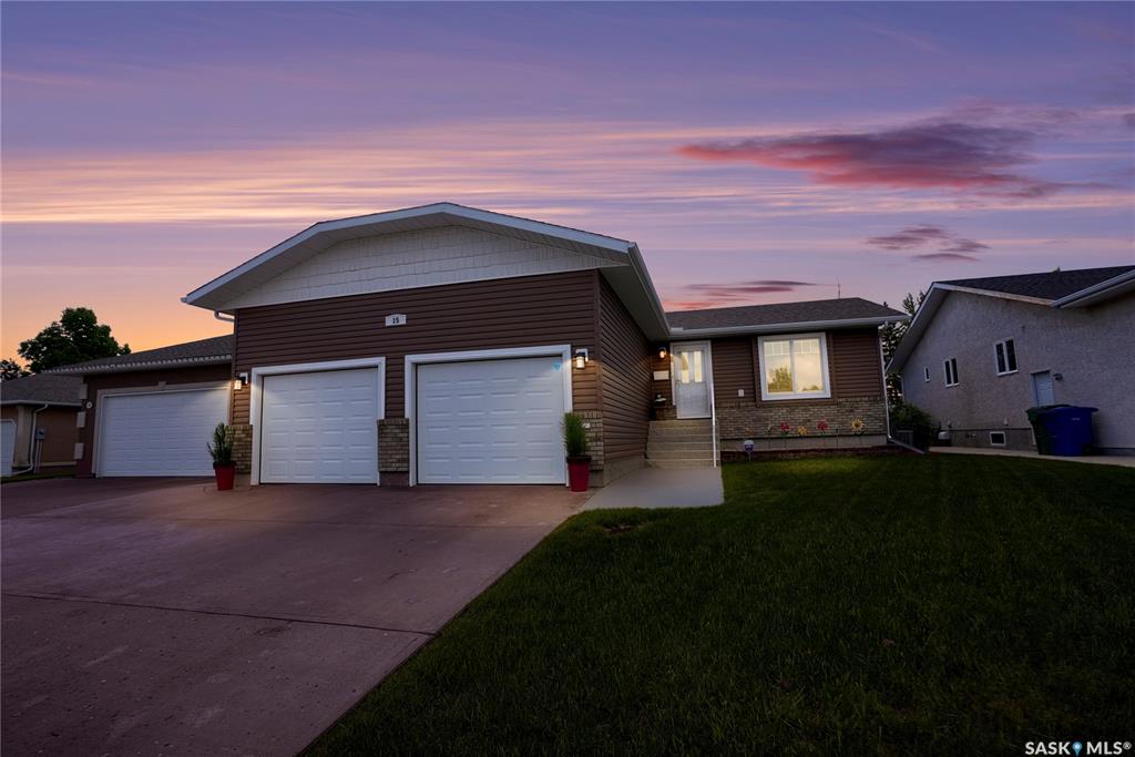 Third View of 15 Marigold Crescent, VLA/Sunningdale, Moose Jaw, Saskatchewan, S6J 1L2