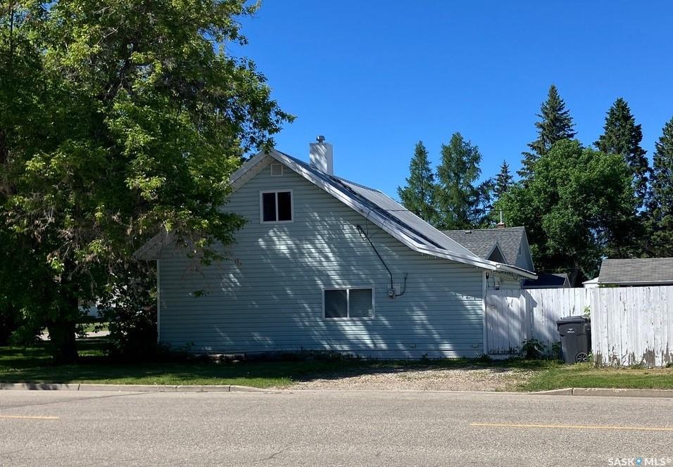 Third View of 911 1st Street W, Nipawin, Saskatchewan, S0E 1E0