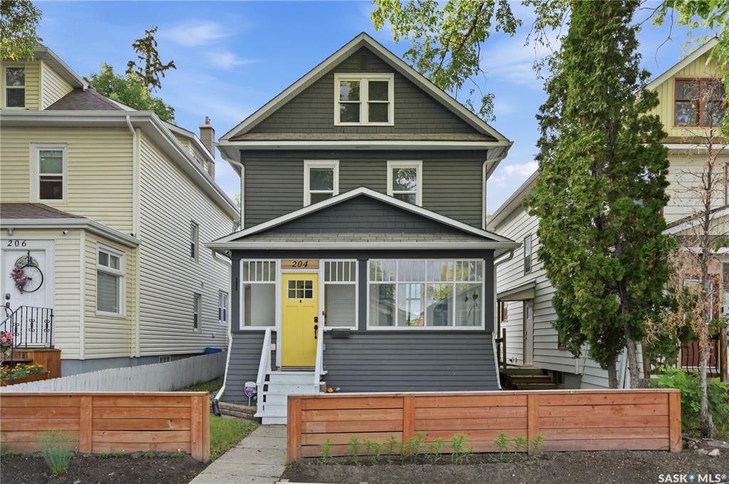 Second View of 204 26th Street W, Caswell Hill, Saskatoon, Saskatchewan, S7L 0H6