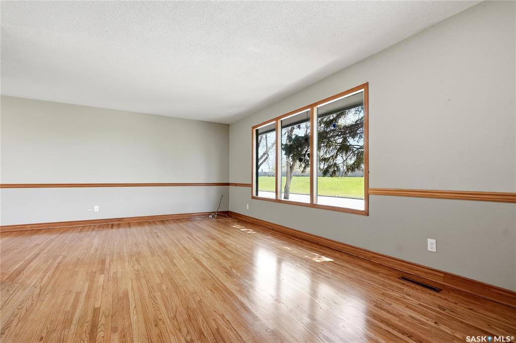 Fifth View of 2338 Easthill, Eastview SA, Saskatoon, Saskatchewan, S7J 3E5