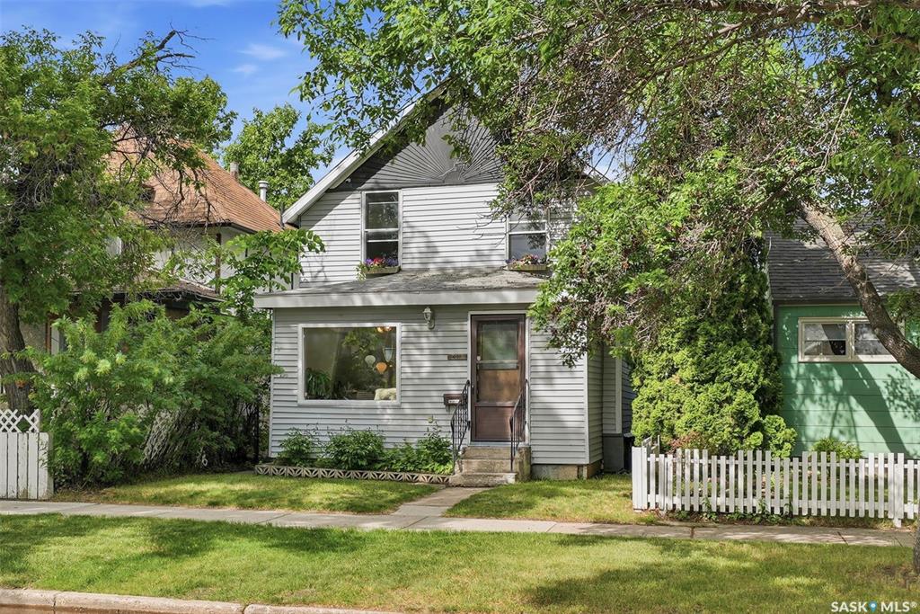 Second View of 611 J Avenue S, King George, Saskatoon, Saskatchewan, S7M 2A9