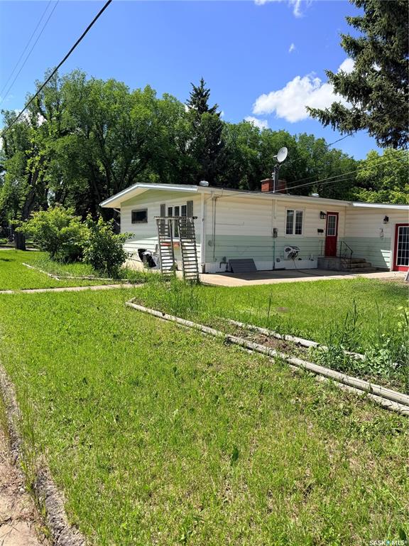 Second View of 706 3rd Street E, Shaunavon, Saskatchewan, S0N 2M0