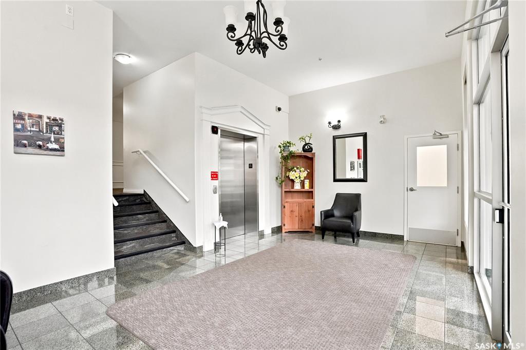 Second View of 914 Heritage View #305, Wildwood, Saskatoon, Saskatchewan, S7H 5T1