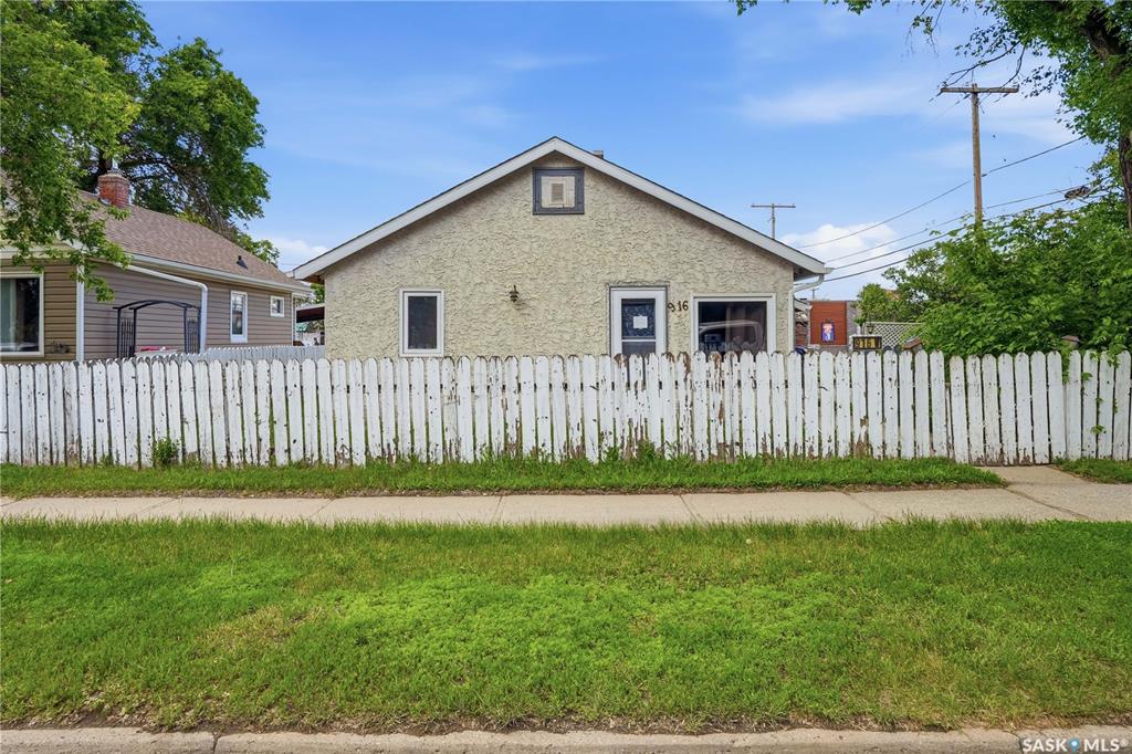 916 Iroquois Street W, SK040355, Saskatchewan,