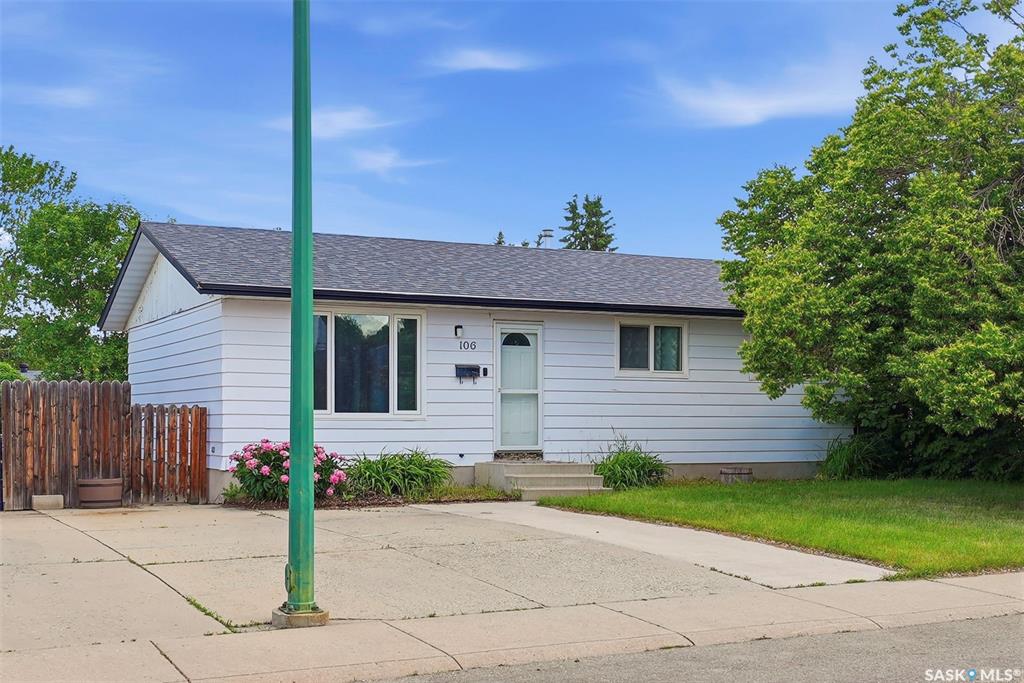Second View of 106 Sclandens Place, Meadowgreen, Saskatoon, Saskatchewan, S7M 4C4