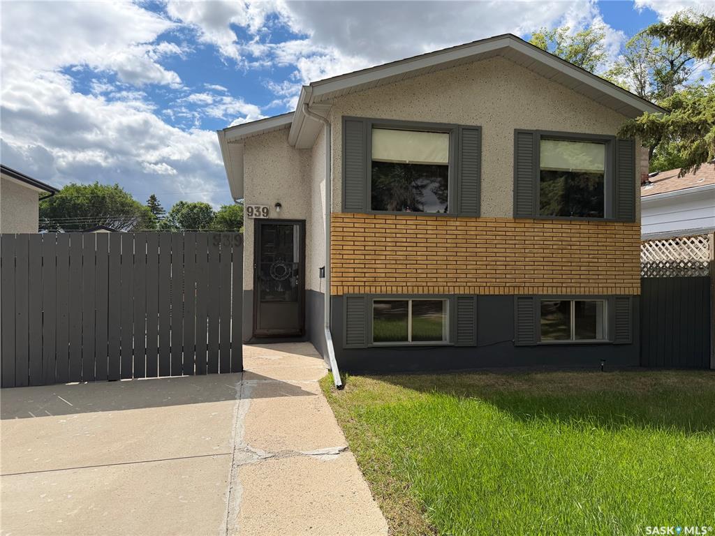 939 J Avenue N, SK040478, Saskatchewan,