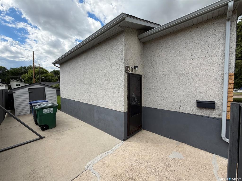 Second View of 939 J Avenue N, Westmount, Saskatoon, Saskatchewan, S7L 2L1