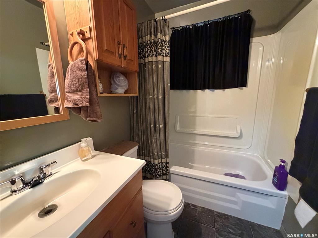 Fifth View of 939 J Avenue N, Westmount, Saskatoon, Saskatchewan, S7L 2L1
