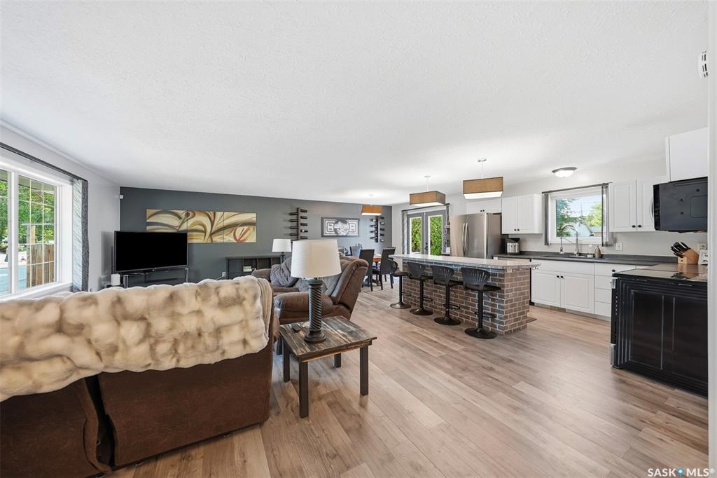 Third View of 351 Y Avenue S, Meadowgreen, Saskatoon, Saskatchewan, S7M 3J6