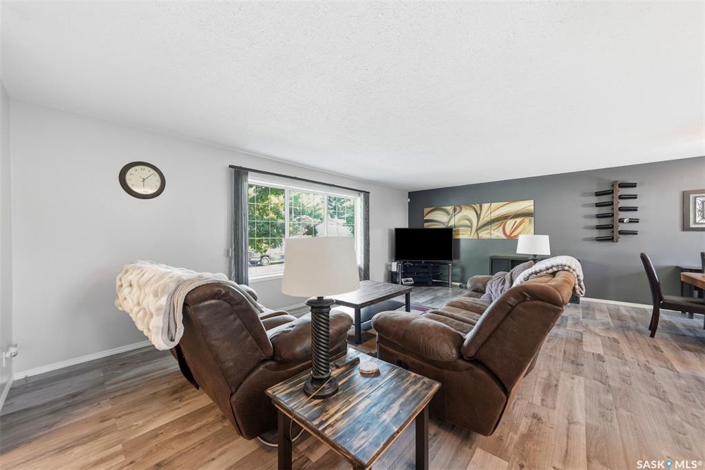 Fourth View of 351 Y Avenue S, Meadowgreen, Saskatoon, Saskatchewan, S7M 3J6