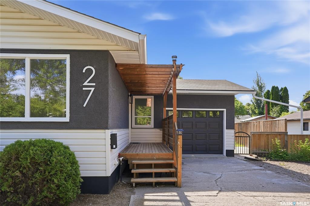 Third View of 27 Walker Crescent, Westview Heights, Saskatoon, Saskatchewan, S7L 4H7