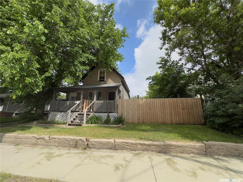 MLS® listing #SK040621 for sale located at 1010 Athabasca Street E